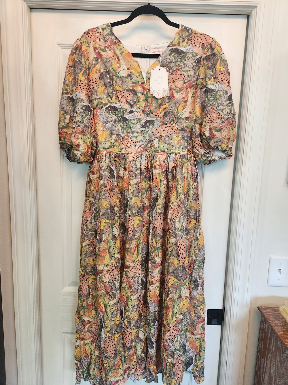 Ivy City Breezy Dress Floral Multi-Color Puff-Sleeve Midi Dress